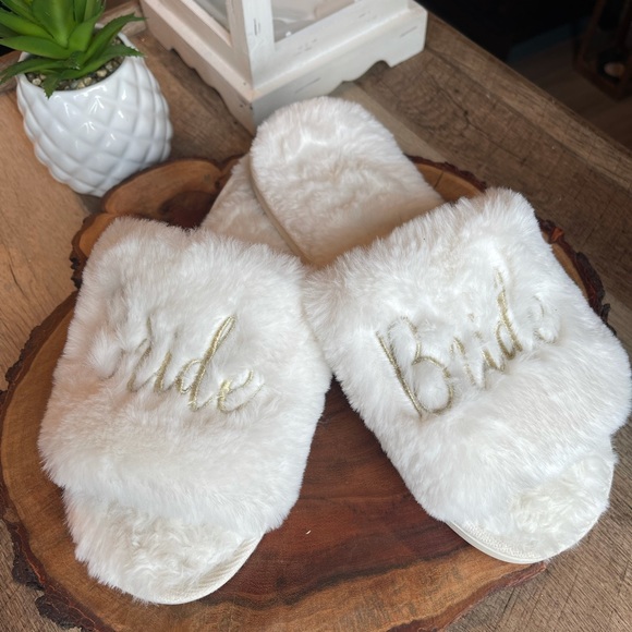 Slippers & Wine Glass for the Bride to Be - Picture 2 of 6
